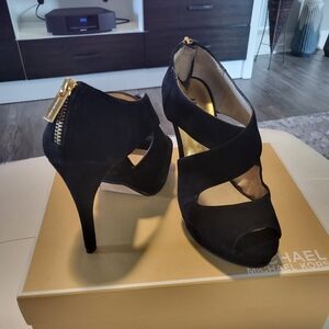 Michael Kors cross strap